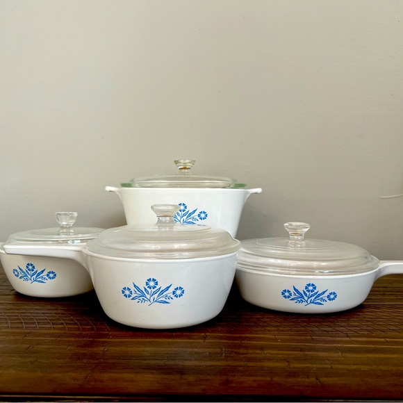 CorningWare Vintage set with lids